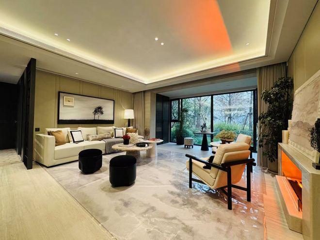 ·望云售楼处发布：热销风暴再度来袭！凯发K8国际版甄选好房@中环置地中心(图2)